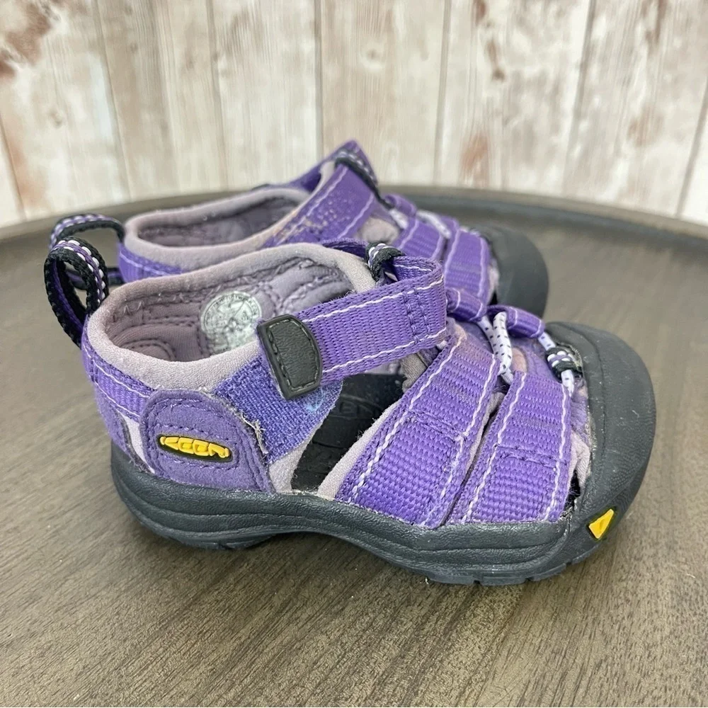 Keen Newport H2 Waterproof Sandals Size 4